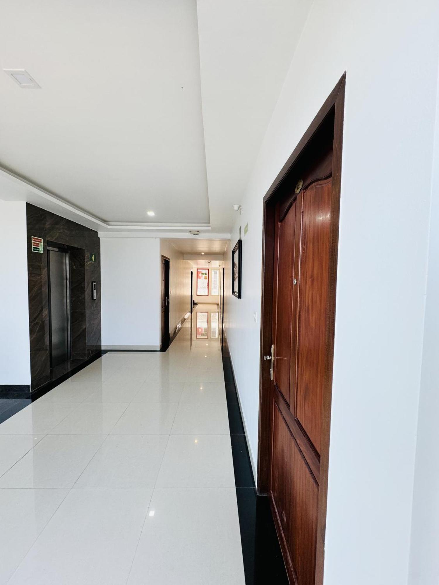 Royal International Hotel Trippapur ภายนอก รูปภาพ