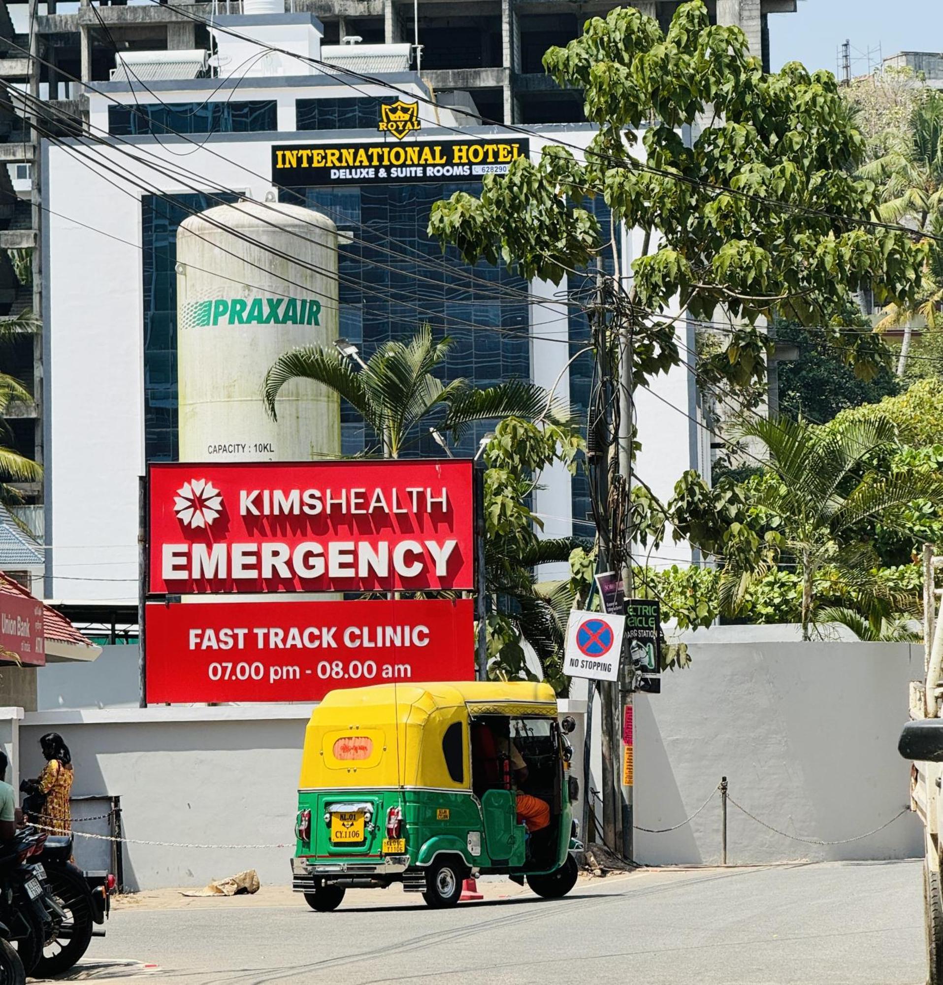 Royal International Hotel Trippapur ภายนอก รูปภาพ