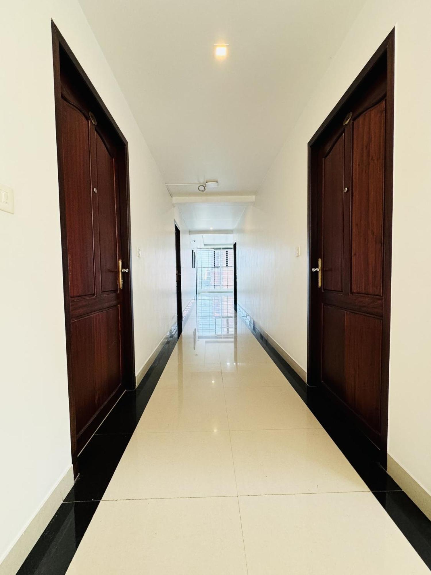 Royal International Hotel Trippapur ภายนอก รูปภาพ